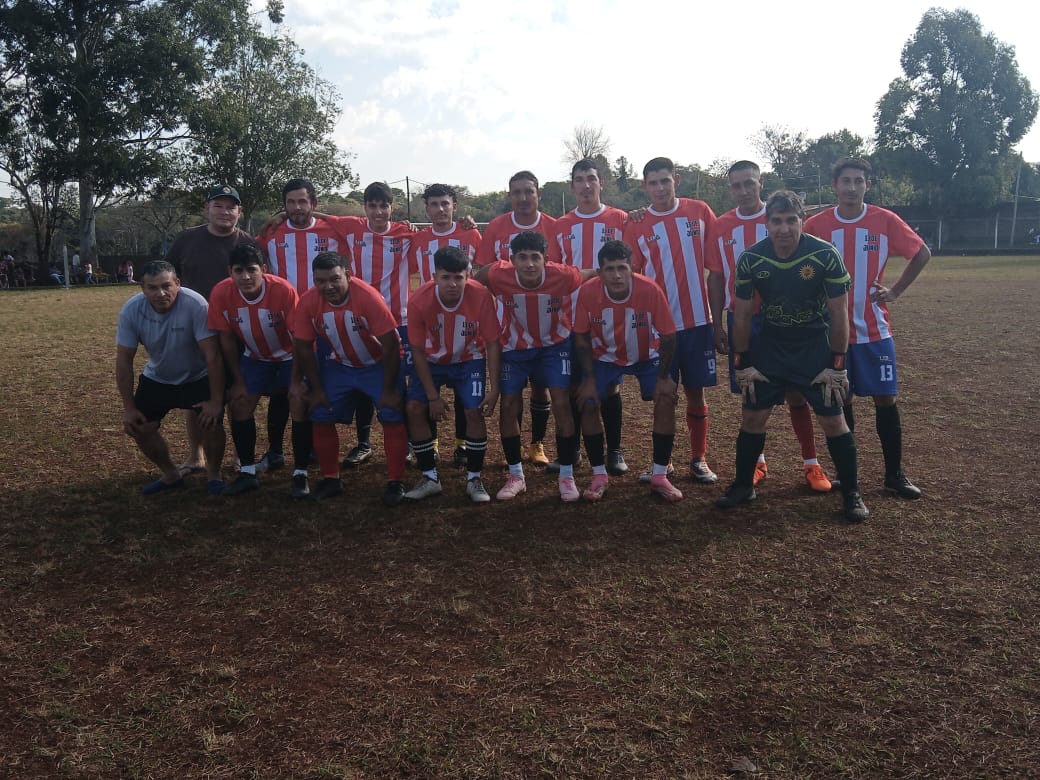 Equipo completo Club 13 De Junio
